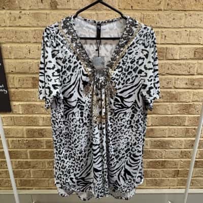 Taking Shape Womens mantra top escapades print Size S 