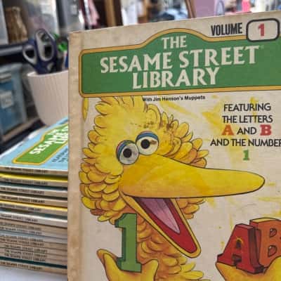 The Sesame Street Library, a vintage children's book from the 1970s (B20)