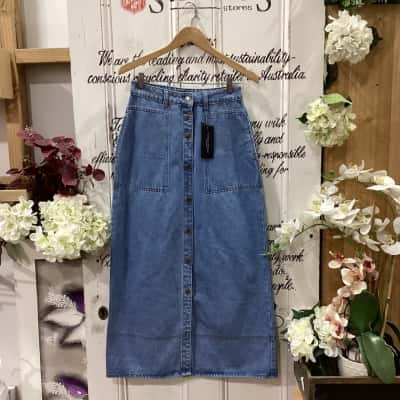 COUNTRY DENIM BRAND! BNWT! A GORGEOUS ASYMMETRICAL BUTTON UP MAXI SKIRT! Womens  Size 8 Denim Skirt / Maxi Skirt Blue 
