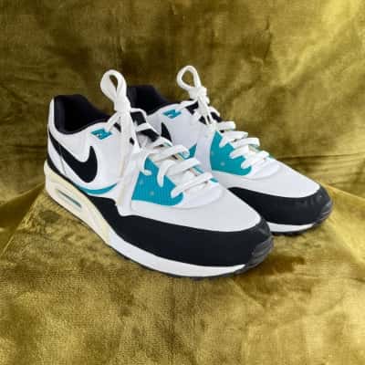NIKE AIR Size 10 Shoes As New 