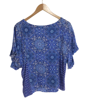  Old Molly Womens  Size 2 Short Sleeve Top Blue / Pattern 