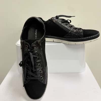 Django & Juliette  Womens  Size 42 Flats Black  