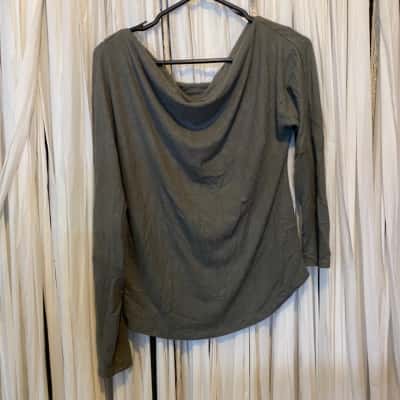Decjuba Phoebe Off Shoulder Tee Size L 