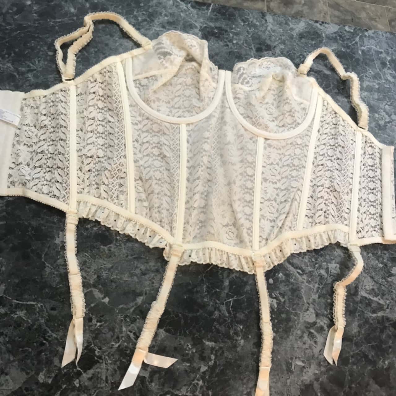 Sorcerey Womens Lace Corset with Suspenders Size 16D White