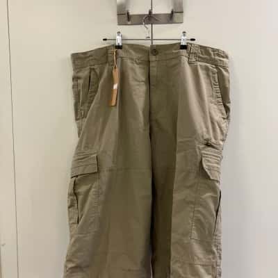 Rivers Mens  Size 42 Khaki short 