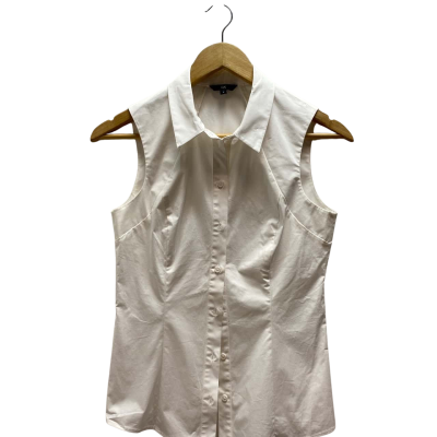Cue Womens  Size 8 White Top