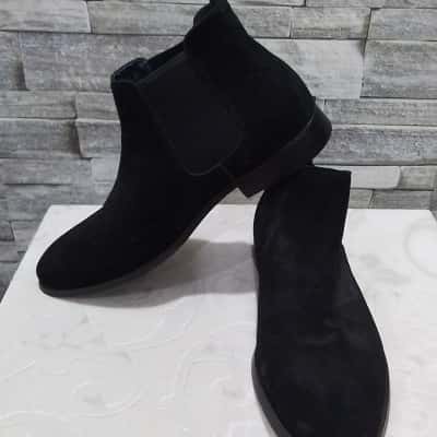 Yd. Mens  Size 10 Boots Black  geniun leather