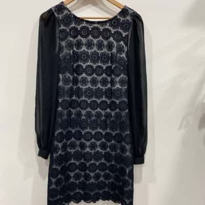 Review Womens  Size 10 Long Sleeve Dress / Mini Dress Black  / White 