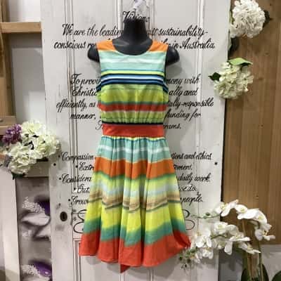 Ted Baker London Brand! NWOT SLEEVELESS MIDI WITH SASH TIE DETAILS! Womens  Size 1 / 8 Midi Dress / Sleeveless Dress  Green / Orange / Pattern 