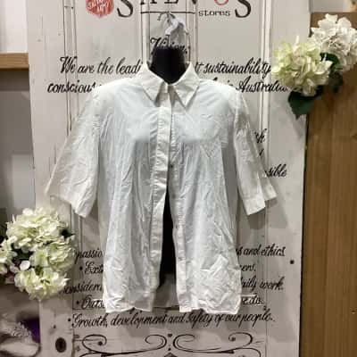 C&M Camilla and Marc Brand! SHORT SLEEVED SHIRT COLLAR BUTTON UP SHIRT! Womens  Size 10 3/4 Sleeve Shirt / Button Up Top / Short Sleeve Top White 