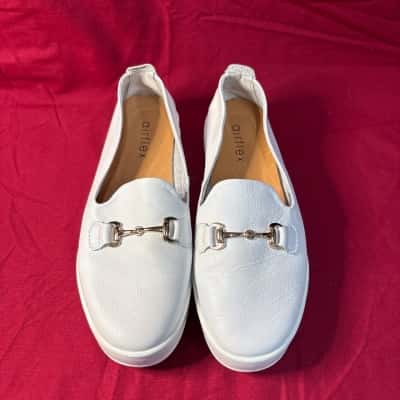 Airflex Womens  Size 9 Loafers White 