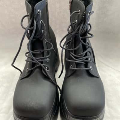  Women’s Size 42 Chunky Boots Black  