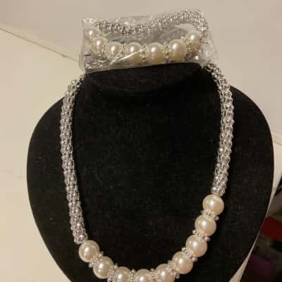  Womens Bracelet / Necklace Cream / Silver tones