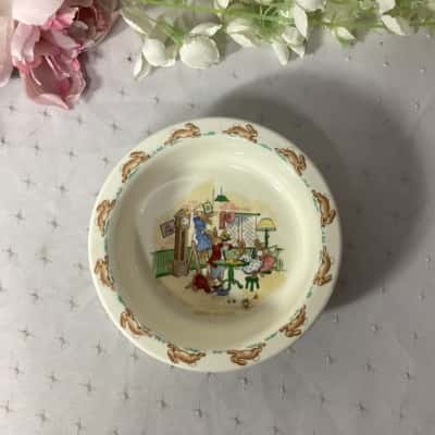 Vintage Royal Doulton Bunnykins “Cleaning Bunnies” Rimmed Cereal Bowl