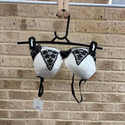 Pleasure State Womens plunge bra Size 12 C