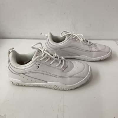 STRYDA  Womens  Size 38 White runners