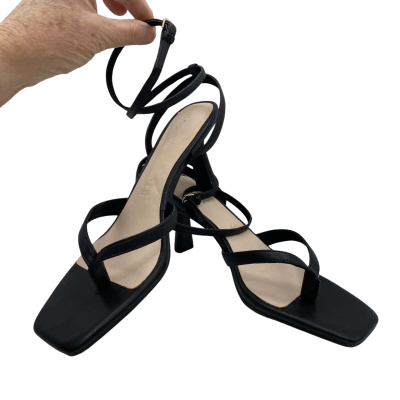 NWOT Basque Womens  Size 41 Black Strappy Heeled Thong   CAB