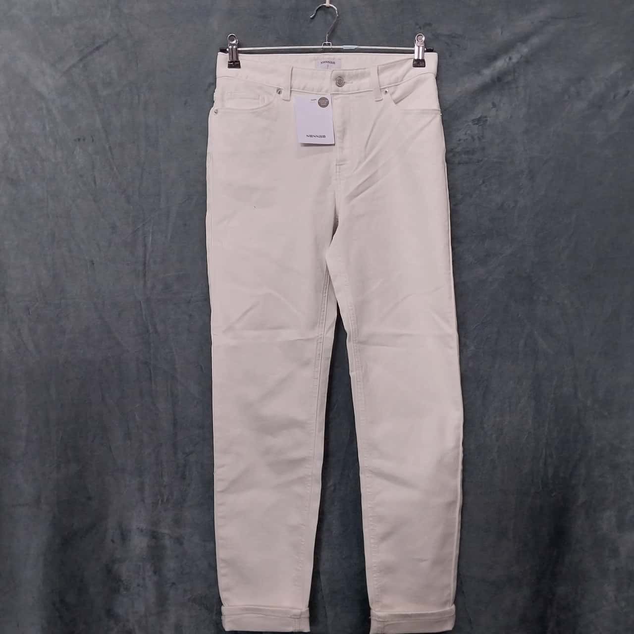 Susan ladies Slim Fit jeans , White , size 8.(s)