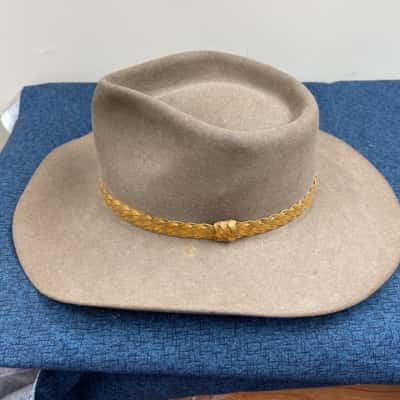 Akubra Mens  Size 55 Brown hat