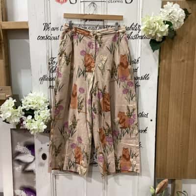 Princess Highway Brand! NWOT FUN LOVING FLARED FLORAL & QUOKKA WALLABY PRINT PANT 55% LINEN BLEND! Womens  Size 12 Flared Pants / Wide Leg Pants Animal print / Beige / Floral / Pattern 