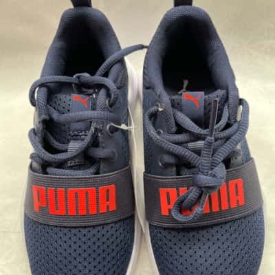 Kids PUMA sneakers *NEW NEVER WORN 