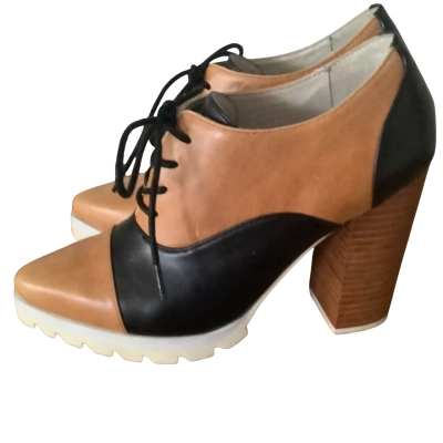 Parker-Roche.  Two-Tone Leather Oxford Pumps.    Size 36 