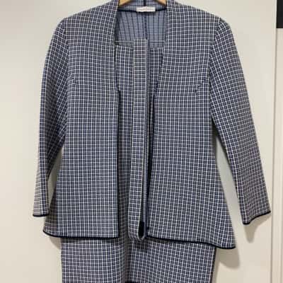Scanlan Theodore Blazer & Skirt set. Size S. 