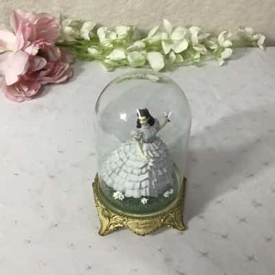 Turner Gone with the Wind “Scarlett’s Heritage” Figurine with Glass Dome