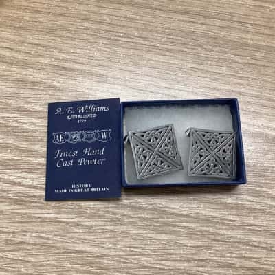  Women’s A.E. Williams Pewter earrings