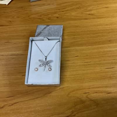  Womens Dragonfly necklace and earrings set in Silver 