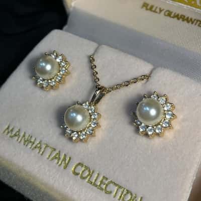Focus Manhattan Collection Gold Tone Necklace And Earrings Boxed Set