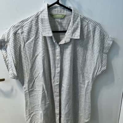 Kathmandu Womens  Size 12 Short Sleeve Shirt Black  / Checked / White 