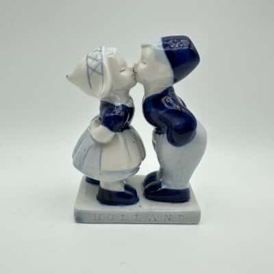 Delft Blue Kissing Dutch Boy & Girl Figurine.