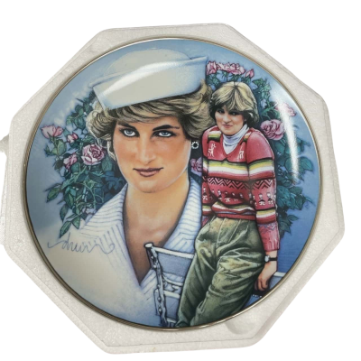 The Franklin Mint - Shy Di  plate