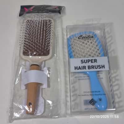 2x Hair Brushes As New PreOwned 