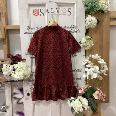 ZARA BRAND! Womens  Size L Shift Dress Black  / Burnt Orange / Pattern! BEAUTIFUL HIGH NECK SHIFT DRESS! HAS RUFFLE HEM DESIGN! GREAT FOR A NIGHT OUT! 