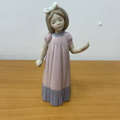 NAO by Lladro ‘Girl with Violin’