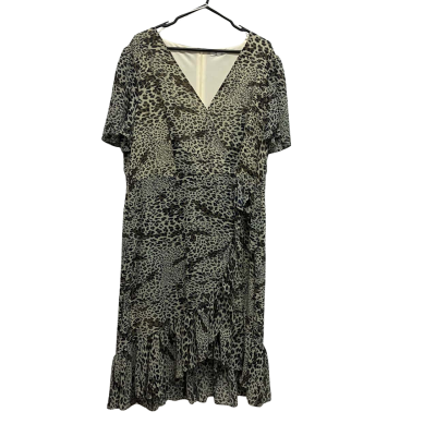  Womens  Size 16 Short Sleeve Dress  / Wrap Dress Animal print 