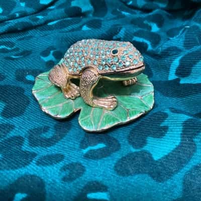 Jewelled Frog Pill Box