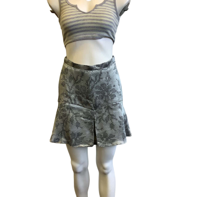 Manning Cartell Women's Size 8 Satin Mini Skirt Silver with Black Dot Snow Flake Print