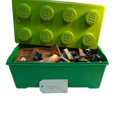 LEGO green brick & mixed Lego 