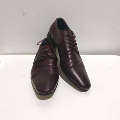 Yd. Mens  Size 8 Dress shoes Brown 