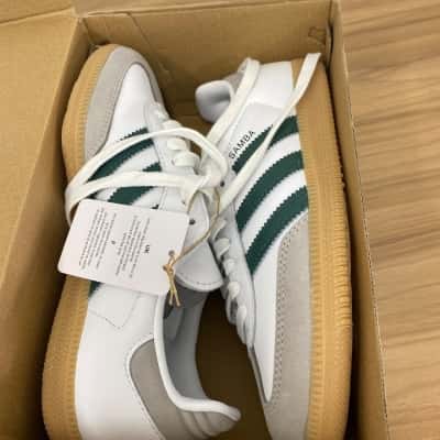 Adidas Womens  Size 4 Flats Green / White 