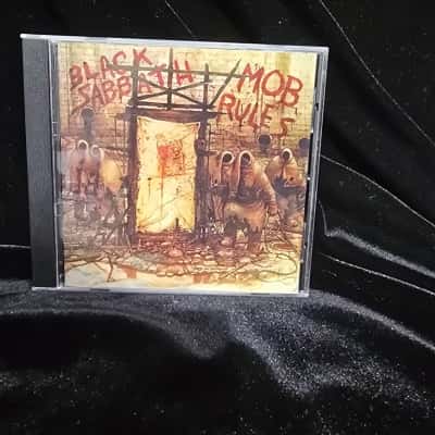 BLACK SABBATH "MOB RULES"