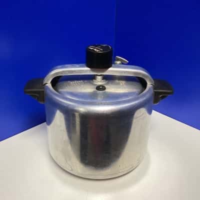SKY-LINE pressure cooker. 