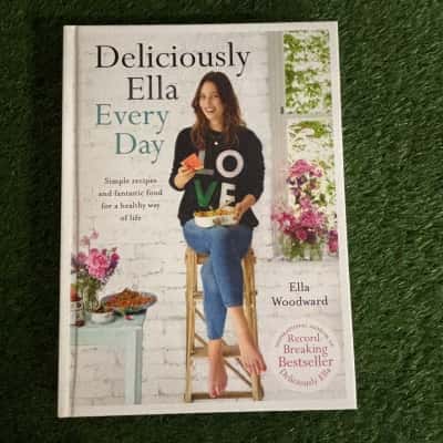 Deliciously Ella Every Day: Simple recipes and fantastic food for a healthy way of life 