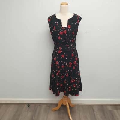 City Chic Black Floral /Skater Style Dress with Square Neckline, Pleated Front & Wide Belt Detail Size S / 14/16 