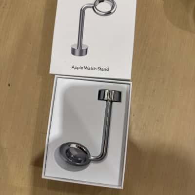Snap wireless Apple Watch stand 