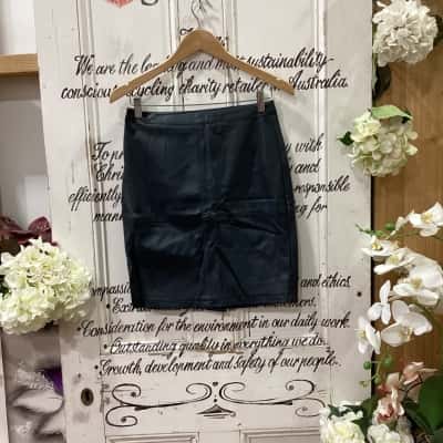 TOKITO BRAND! Womens  Size 6 Mini Skirt dark green! STUNNING LEATHER LOOK SKIRT! HAS CROSS STICK DETAILING ON FRONT AND BACK! ZIP CLOSURE AT THE BACK!