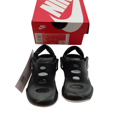 Nike Kids  Size 5 Black  / White Shoes